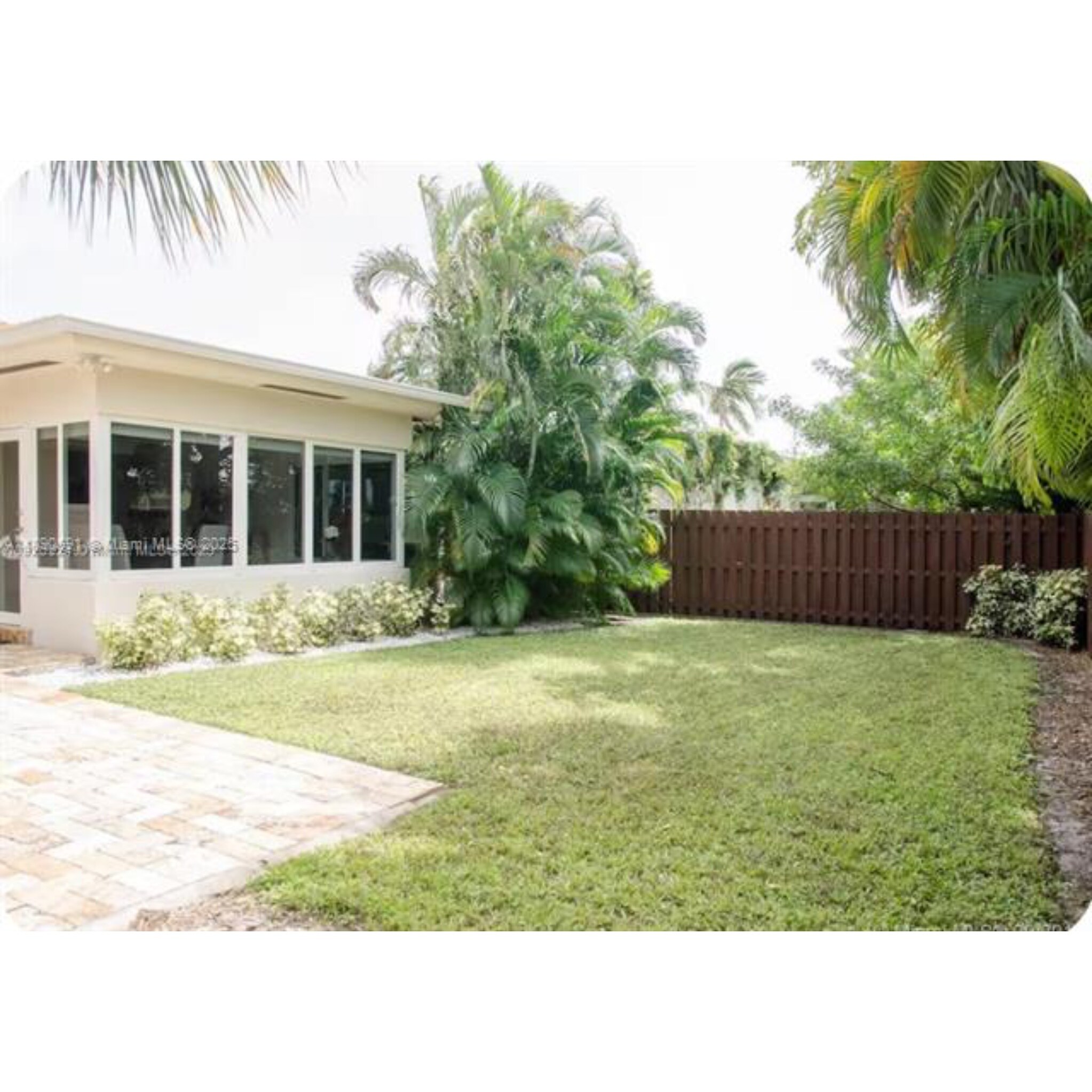 Building Photo - 9240 Byron Ave