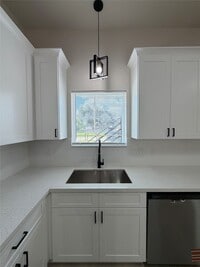 Building Photo - 326 Clearwater St