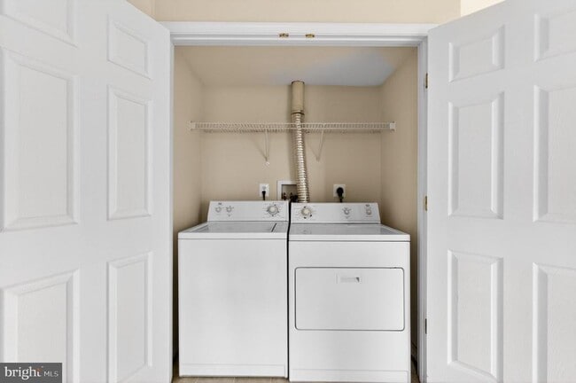 Building Photo - 7568 Great Swan Ct