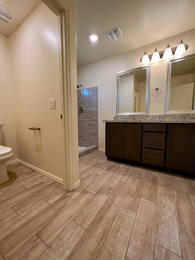 Building Photo - 1563 Ovalo Ct