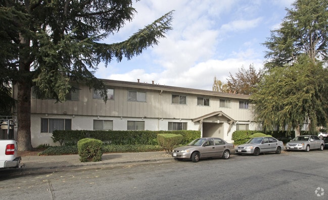 Building Photo - Cloverdale Apts