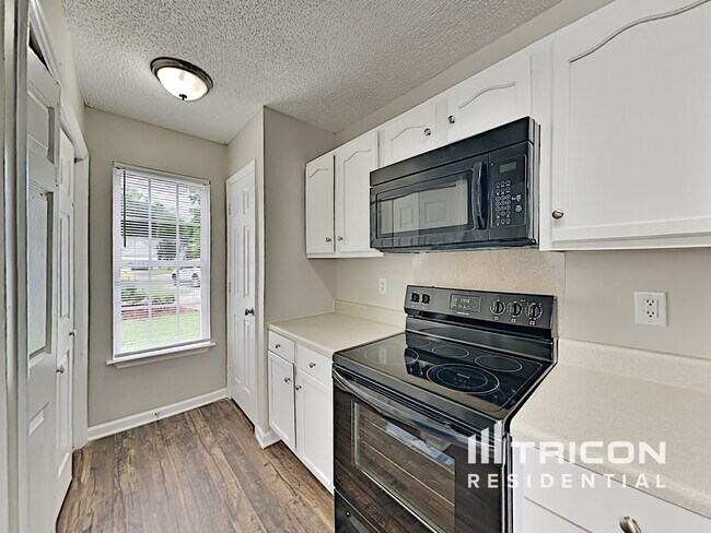 Building Photo - 6530 Lynmont Dr