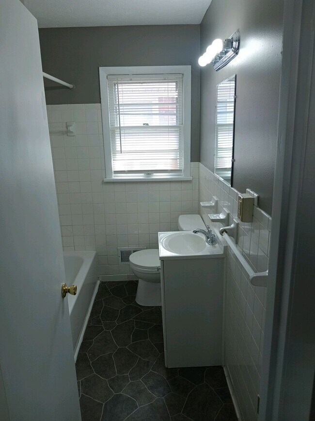 Building Photo - 4113 La Salle Ave