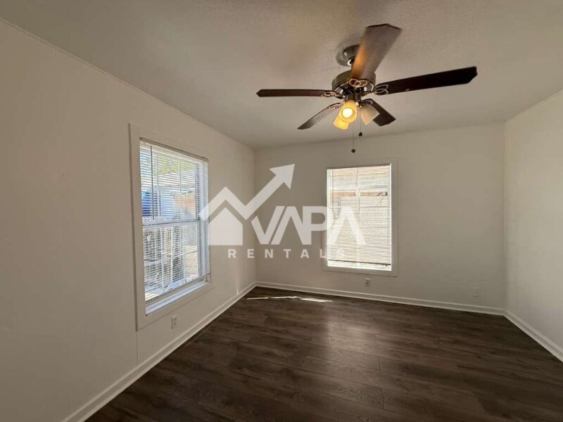 Building Photo - 602 Canton