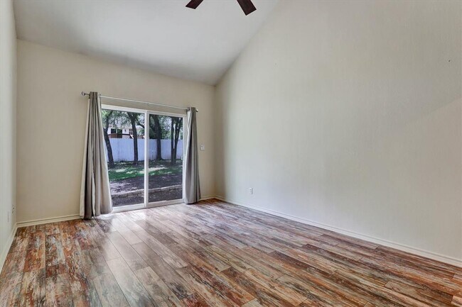 Building Photo - 203 Dunkeld Dr