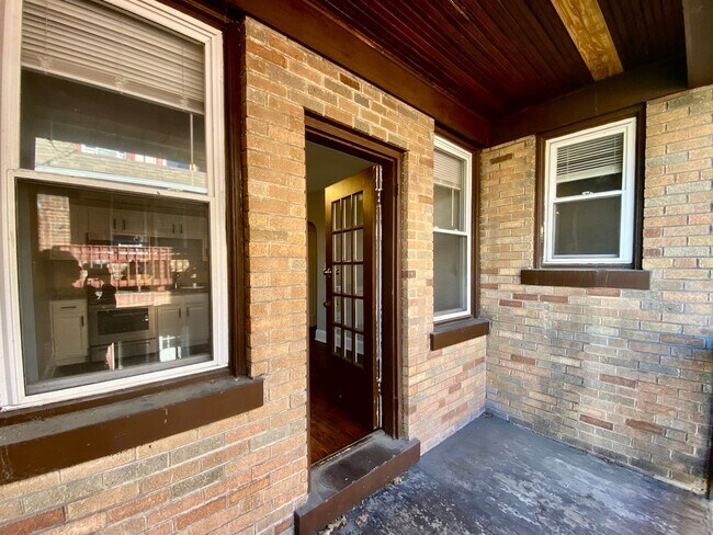 Building Photo - 1029 Dana Apts