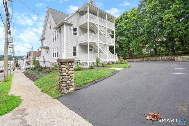 Building Photo - 174 Coram Ave