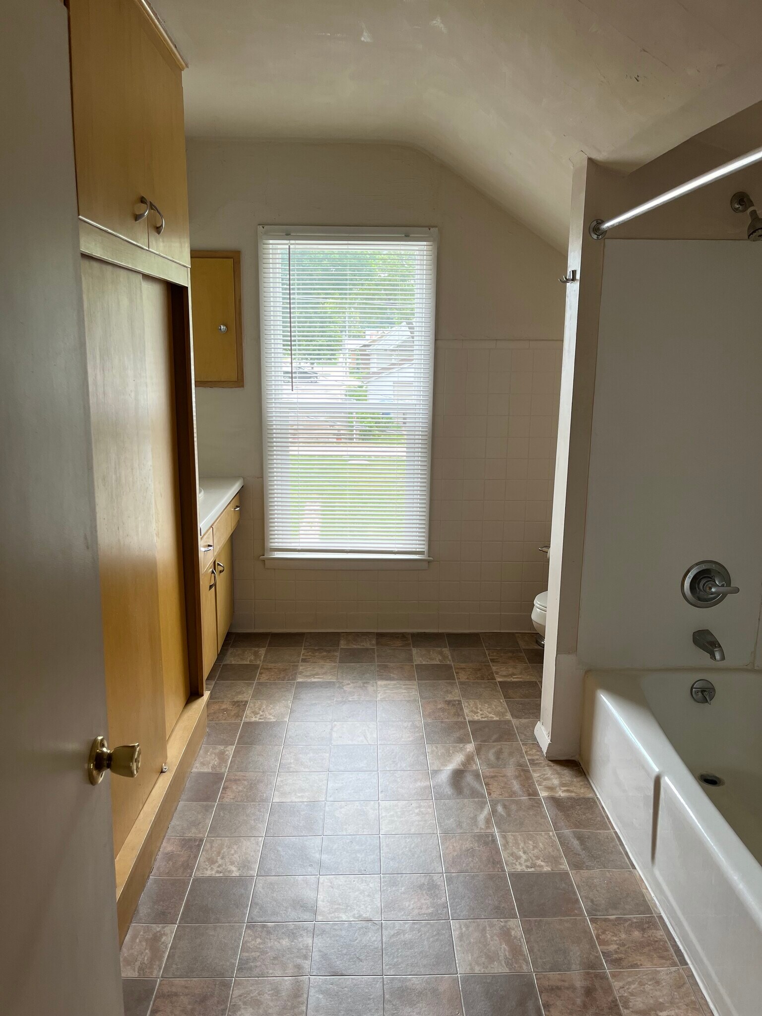 Bath - 200 6th Ave SW