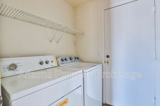 Building Photo - 1653 E Cindy St