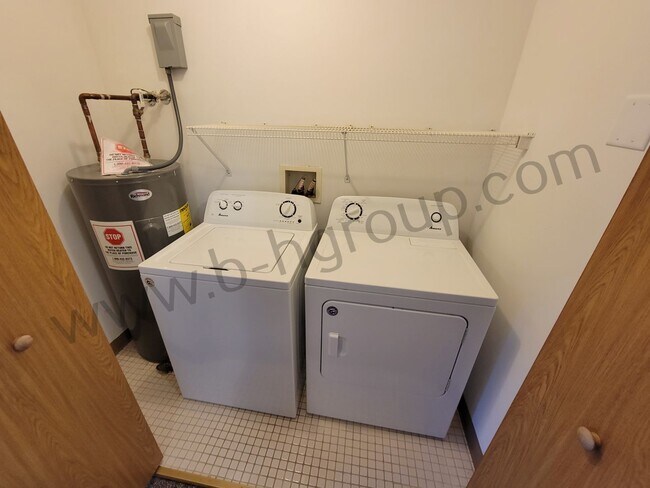 Building Photo - 8760 Sheridan Rd