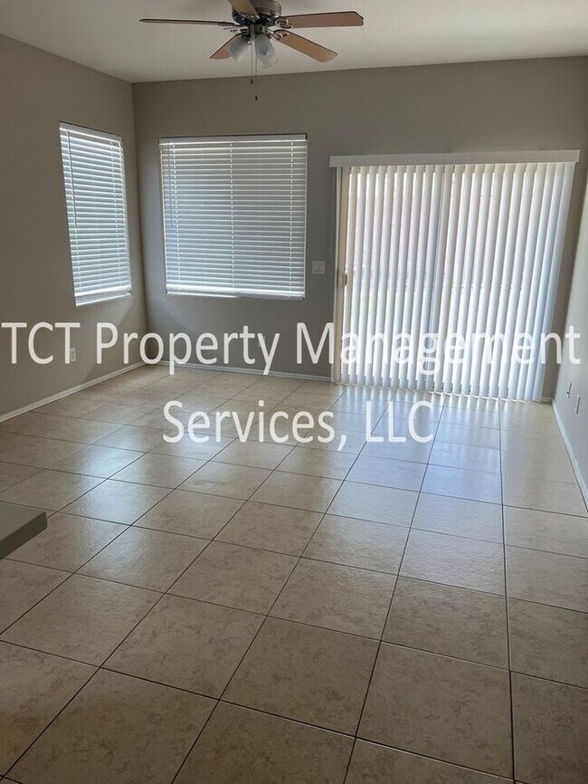 Building Photo - 4 Bedroom House in Power Ranch!