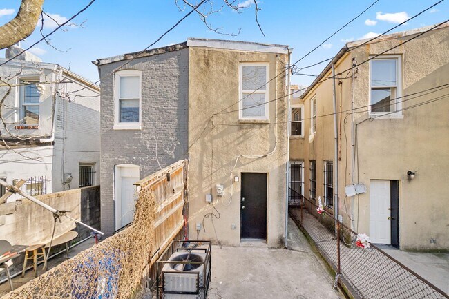 Building Photo - 418 N Collington Ave