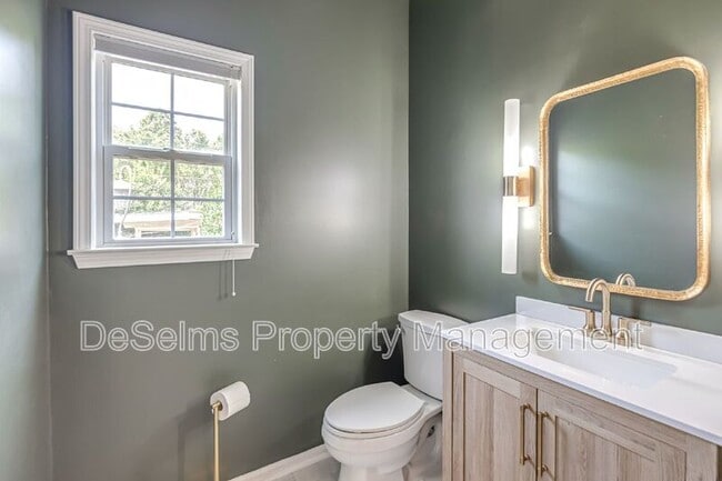 Building Photo - 701 Brent Glen Pl