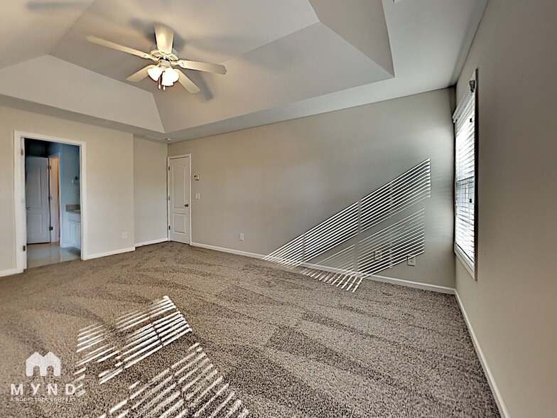 Building Photo - 525 Vickers Ln