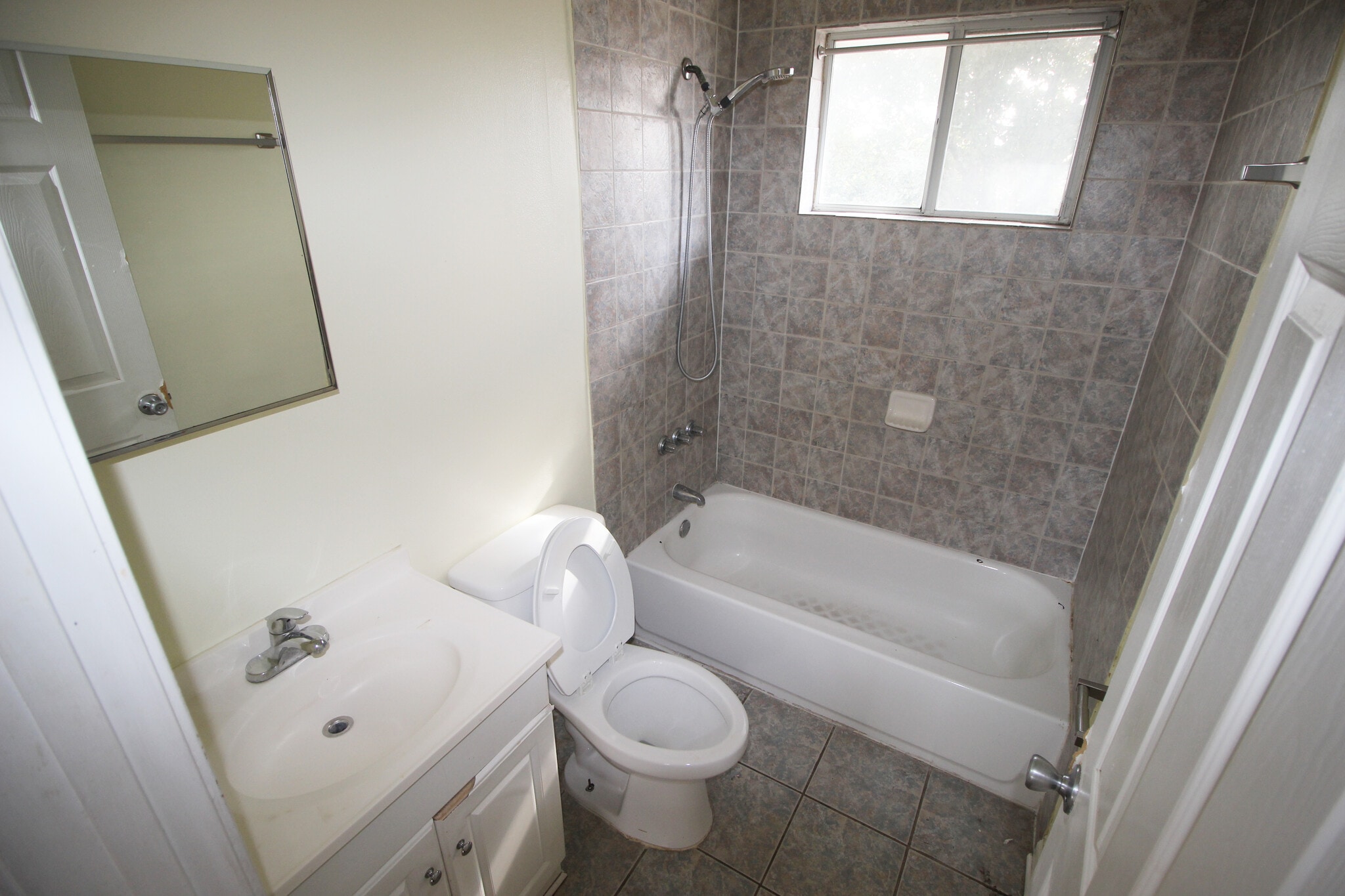 Building Photo - 9031 Palm St