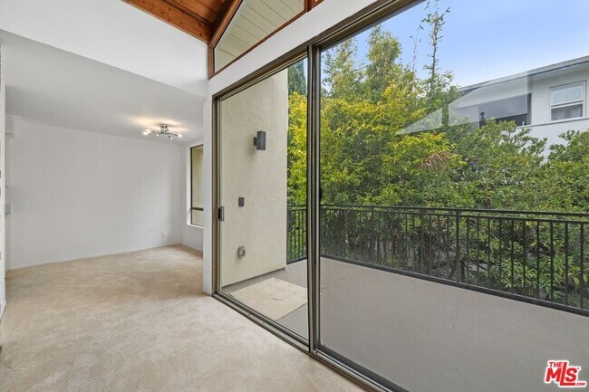 Building Photo - 1340 S Beverly Glen Blvd