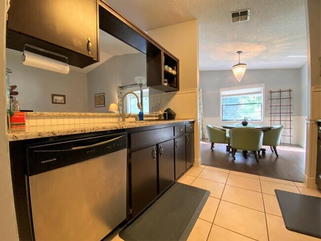 Building Photo - 488 Wild Fox Dr