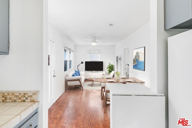 Building Photo - 608 7th Ave