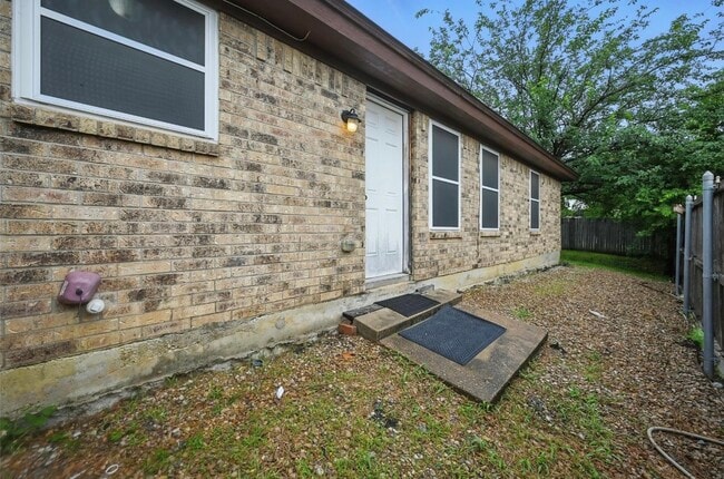 Building Photo - 513 Signal Hill Ct S