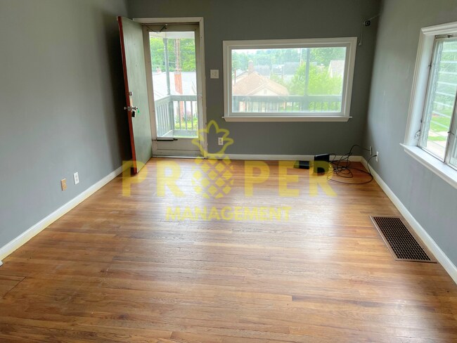 Building Photo - 3 bedrooms 1 bathroom house for rent