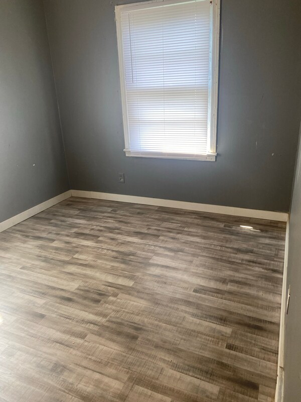 Building Photo - 1807 E 16th St N