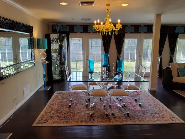 Building Photo - 6441 Baird Ave