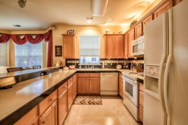 Building Photo - Stunning 3 - Bedroom 2.5 - Bath Townhome -...
