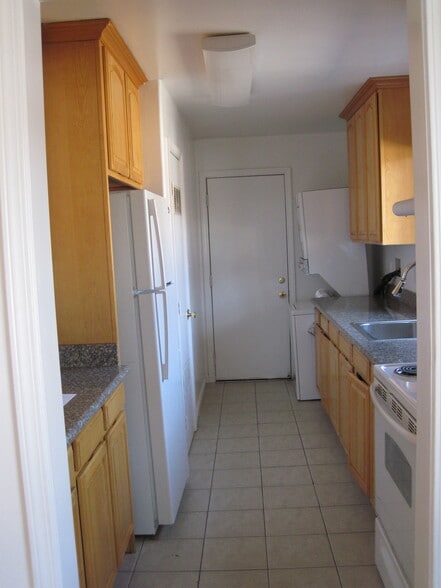 Building Photo - 2750 Argyll Ave