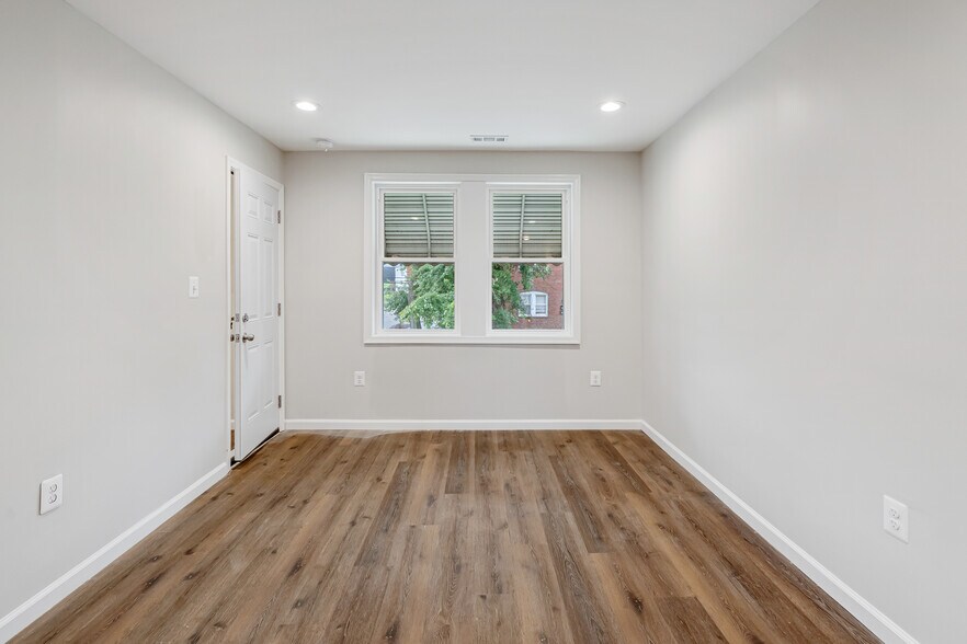 Building Photo - 1340 Pontiac Ave