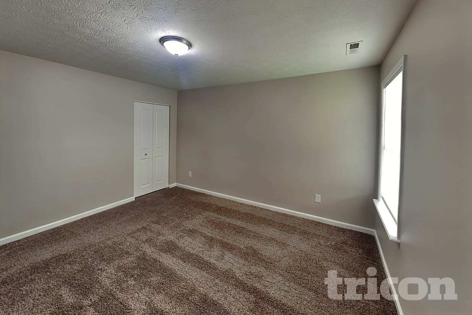 Building Photo - 5330 Himalayan Dr