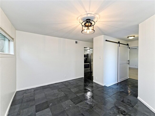 Building Photo - 6911 Thorncliffe Dr