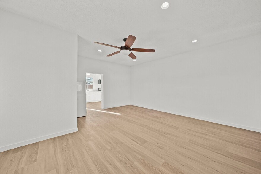 Building Photo - 8647 Corbin Ave