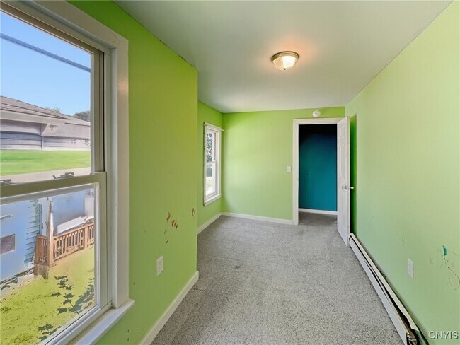 Building Photo - 262 W 4th St S