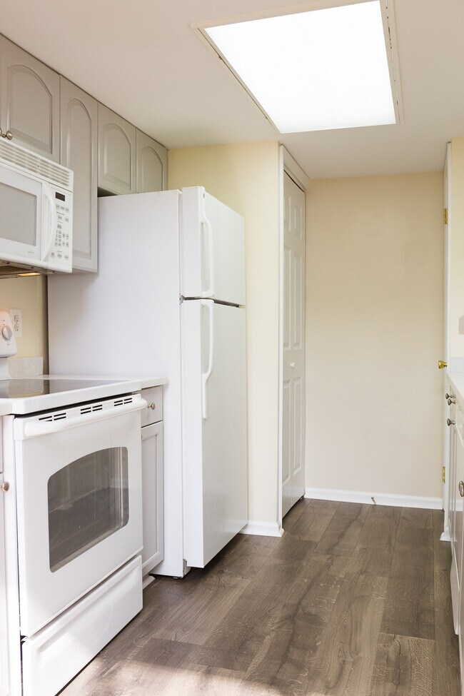 Building Photo - 14049 Vista Drive