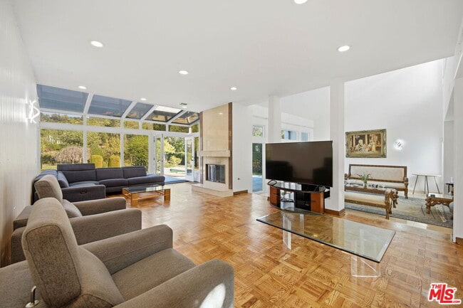 Building Photo - 2846 Royston Pl