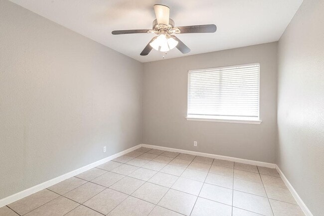 Building Photo - 1810 Nicole Cir
