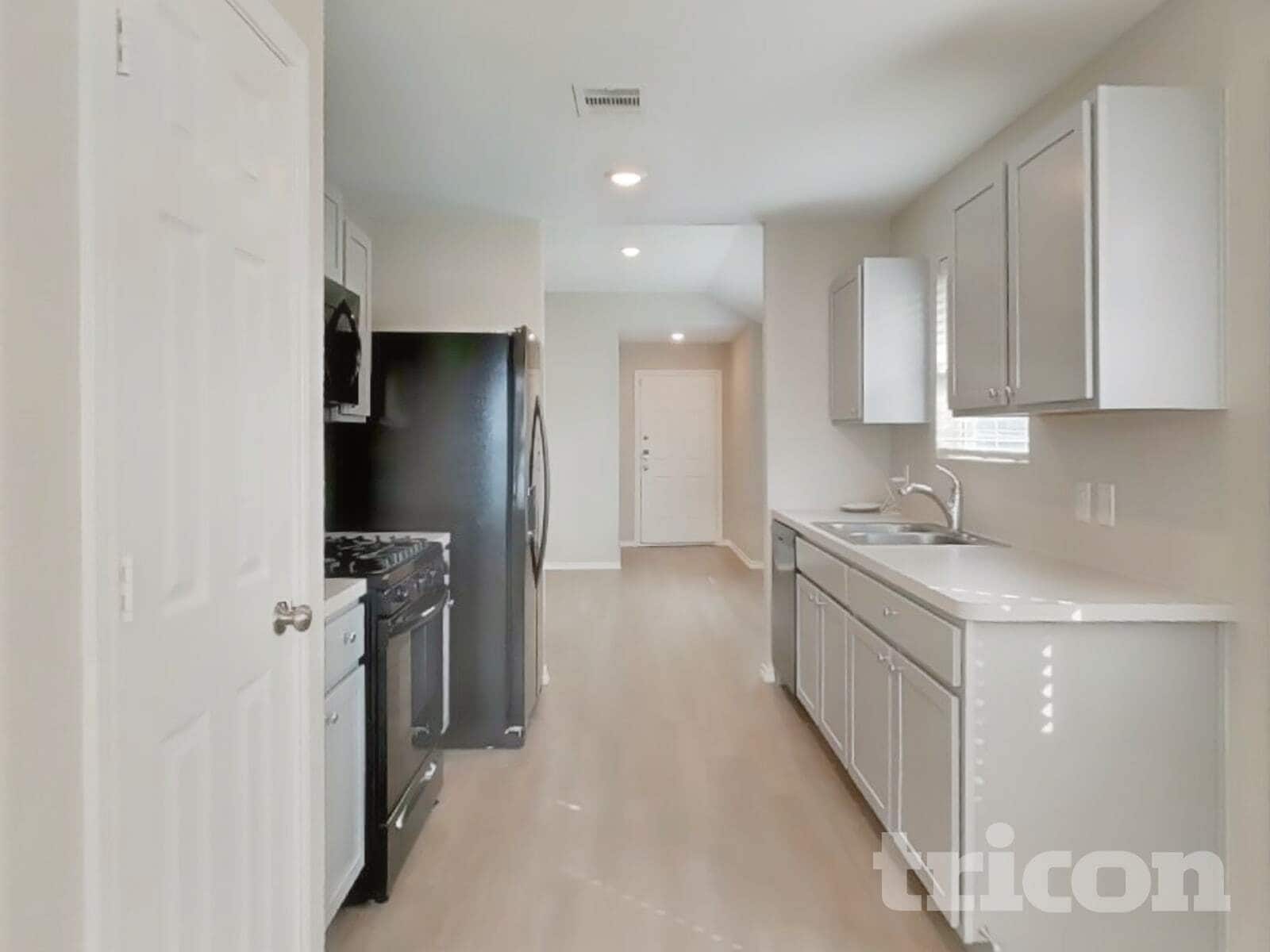 Building Photo - 11151 N Lake Mist Ln