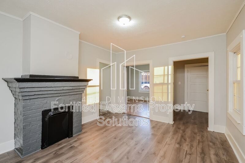 Building Photo - 918 Camel Ave