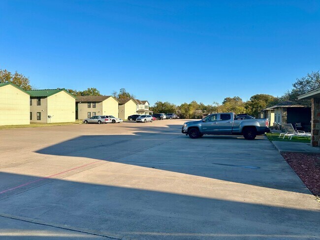 Building Photo - Taylors Crossing 2302