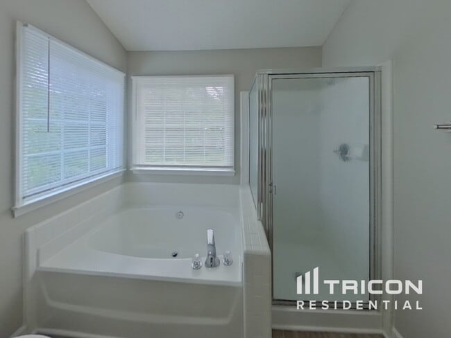 Building Photo - 10913 Gladewater Dr