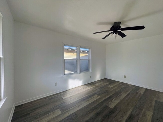 Building Photo - Cozy Modern Living – Bright 2-Bedroom Home Near Snyder High