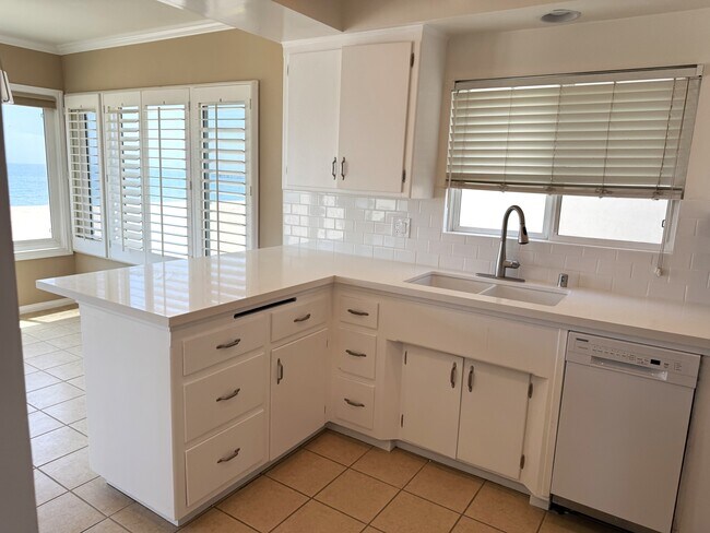 Building Photo - 1319 E Seal Way