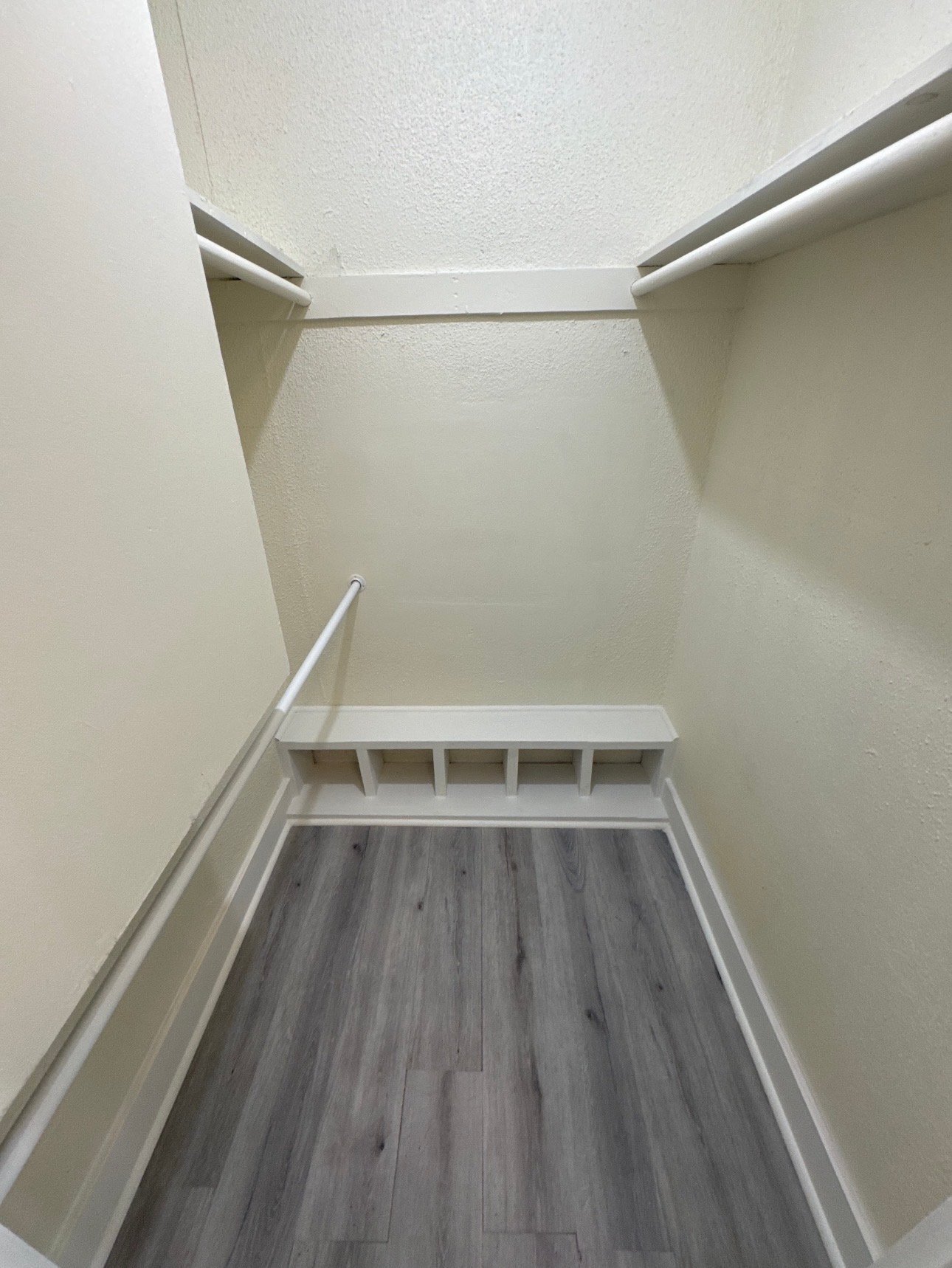 Building Photo - 27 Lakeway St