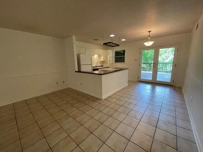 Building Photo - 8265 Kingsbrook Rd
