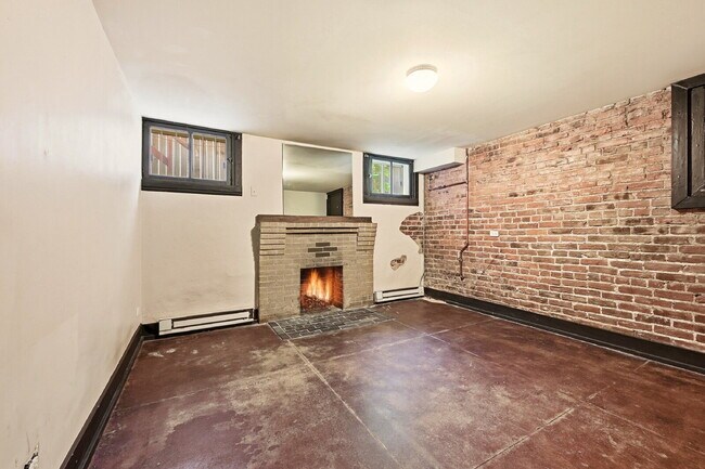 Building Photo - $4,720.95 with $300 off the first month's rent, 5 Beds - 5 Bath, Single Family Home in Denver wit...