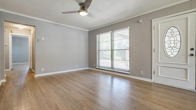 Building Photo - 2442 Oates Dr