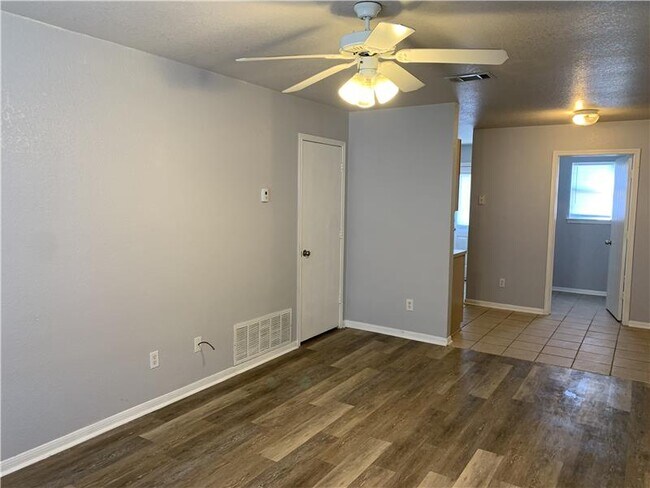 Building Photo - 2807 Cantabrian Dr