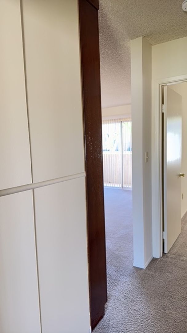 Building Photo - Large 2 bedroom + 1 bath upstairs unit.