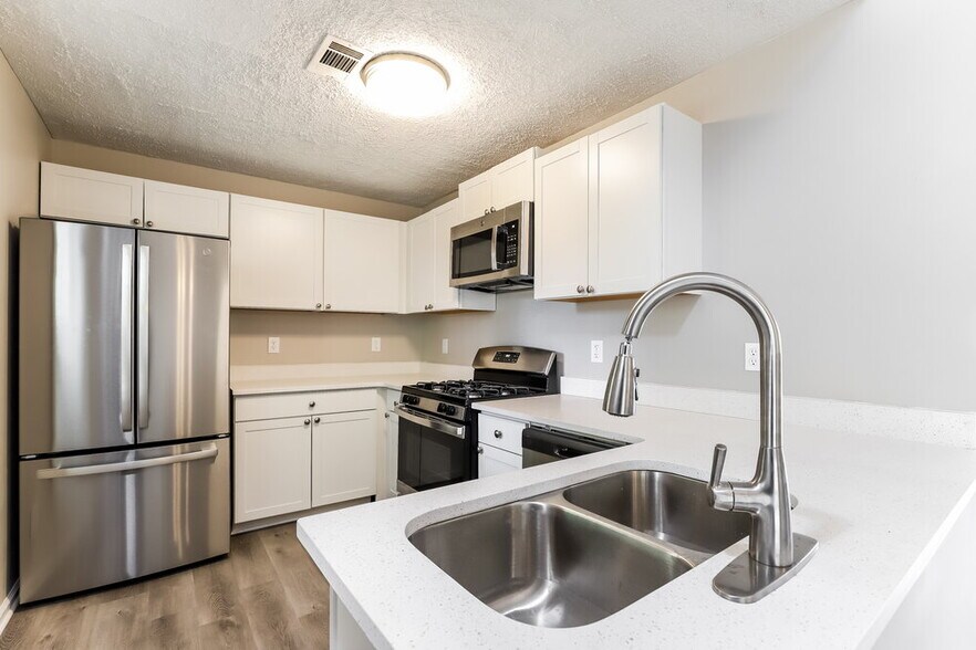 Building Photo - 3130 Sentinel Pkwy