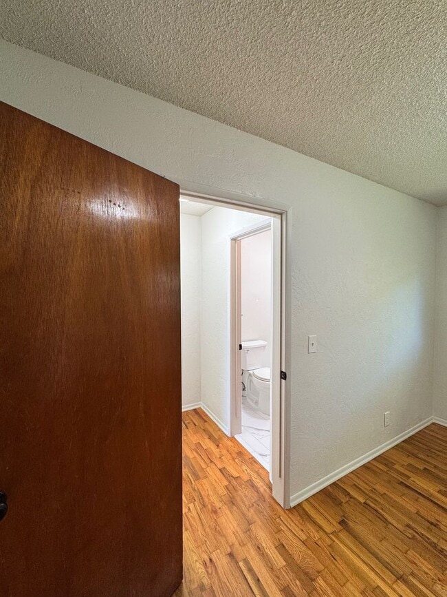 Building Photo - Charming 2-Bedroom Home with Spacious Backyard – Move-In Ready!